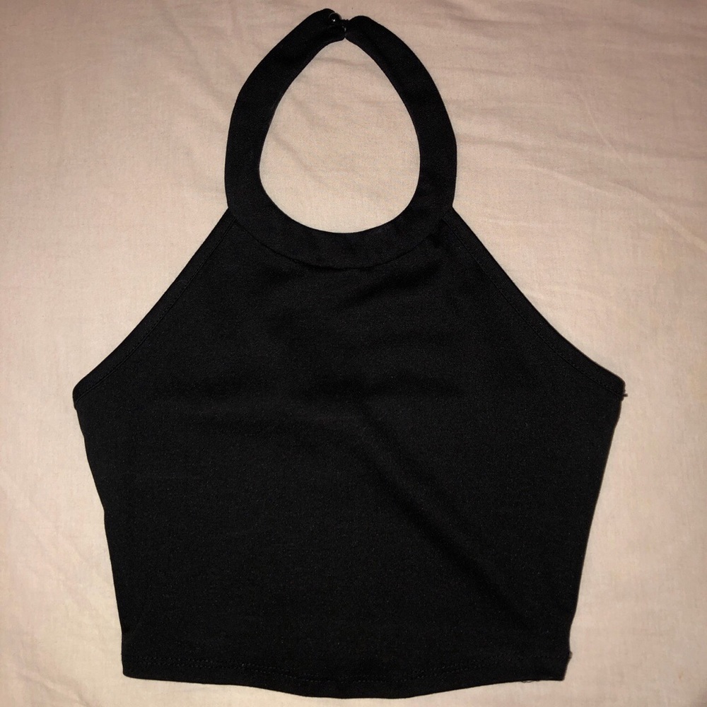 ⭐️Black loop crop top